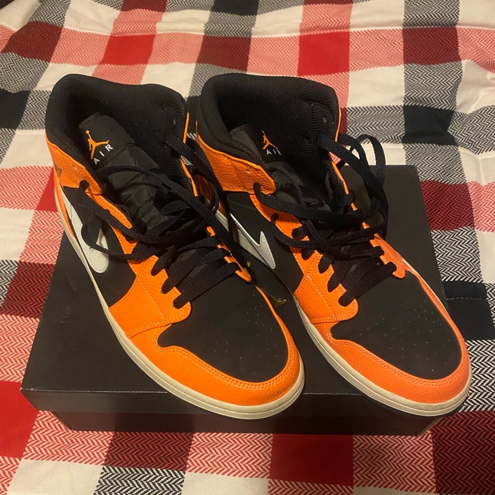 Jordan 1 mid Black/cone/light bone. Mens 12.5